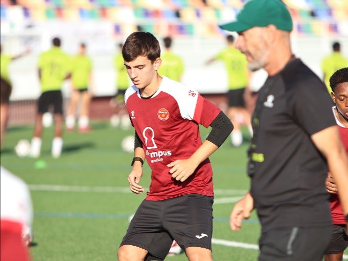 Difference Between Soccer And Baseball Cleats: Toe Spikes And Safety Rules