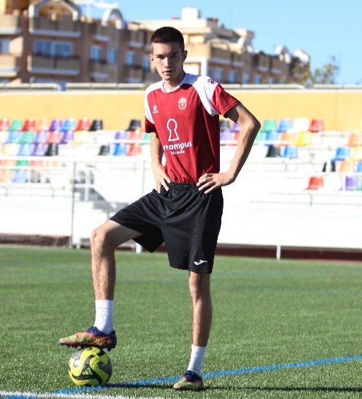 murcia football academy player with ball 3 4 3 formation